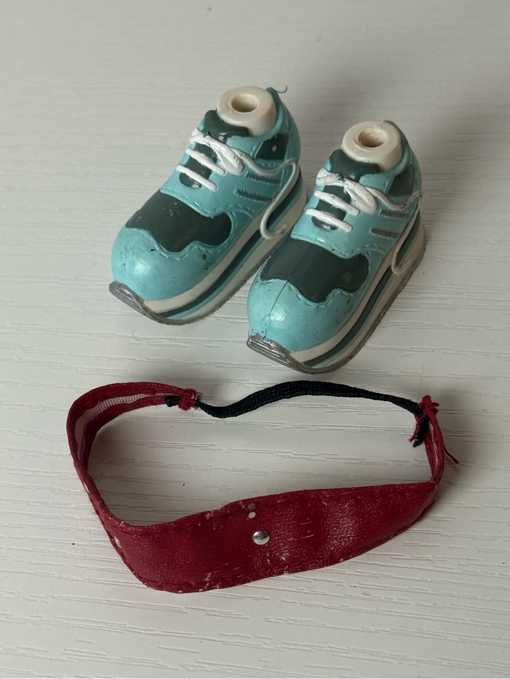 Bratz Doll Athletic Shoes and Red Headband Accessory - Teal and Red